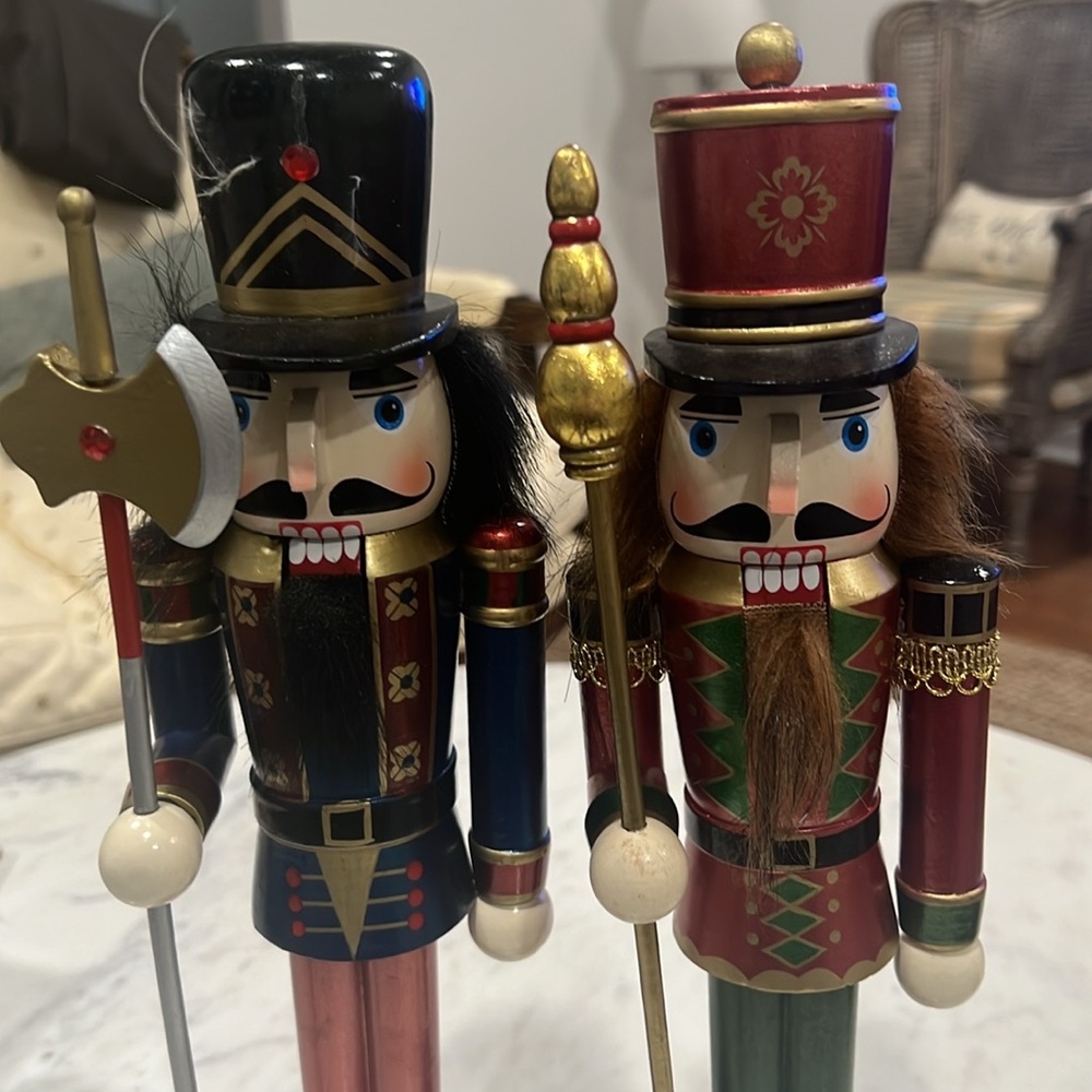 2 Nutcrackers - Picture 2 of 14